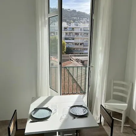 2 Pieces Cocooning Pres Du Port/gare Riquier Апартаменты *